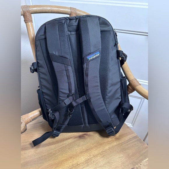 NWT Patagonia Refugio Daypack Backpack 26L - Black (47913) with noom Logo - Picture 4 of 6